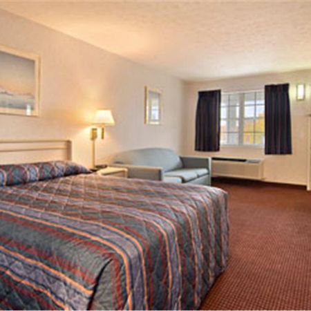 Days Inn Macedonia Room photo